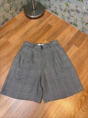 Vintage 1980’s Rafaella black and white plaid shorts. Size 14.